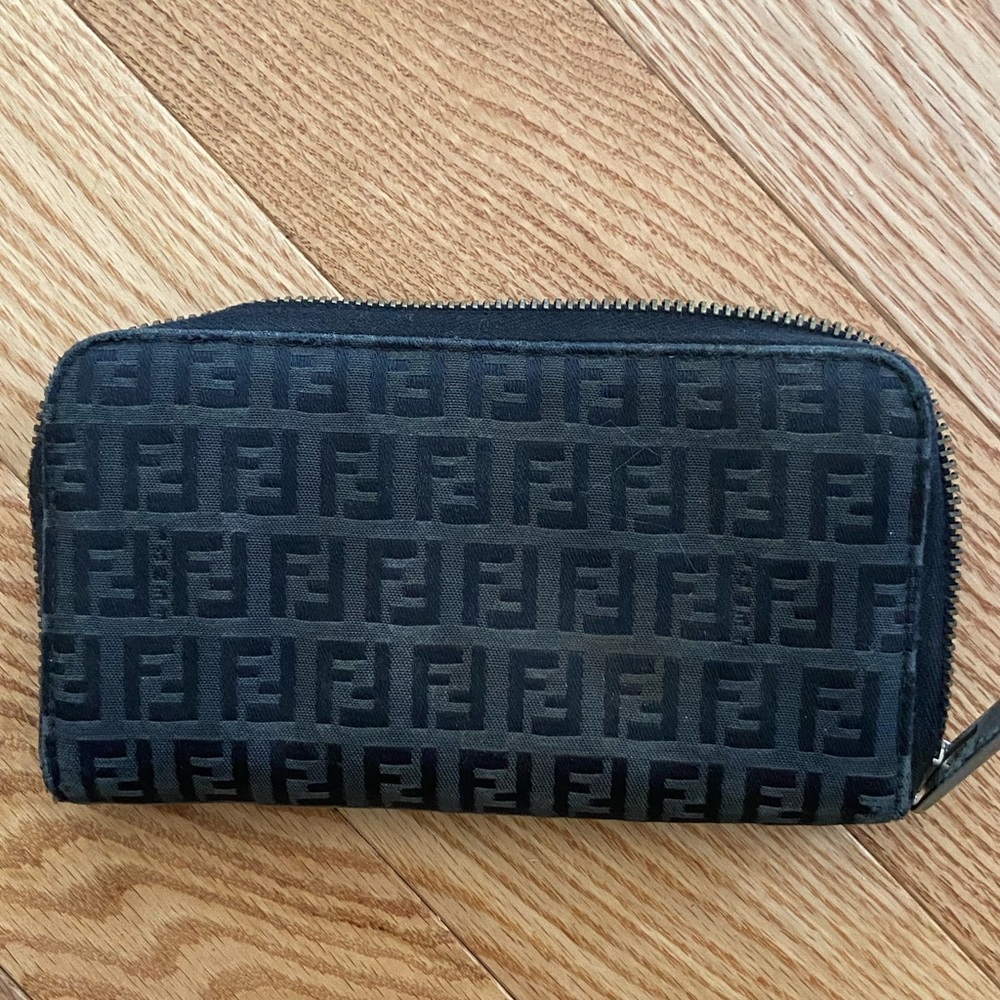Vintage fendi zipper wallet
